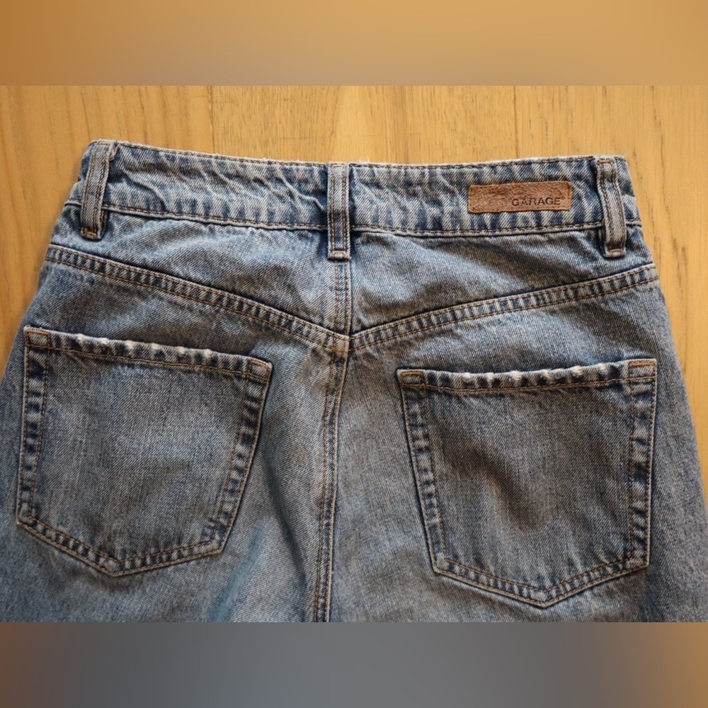 Garage Two-Tone High Rise Mom Jeans - Picture 4 of 5